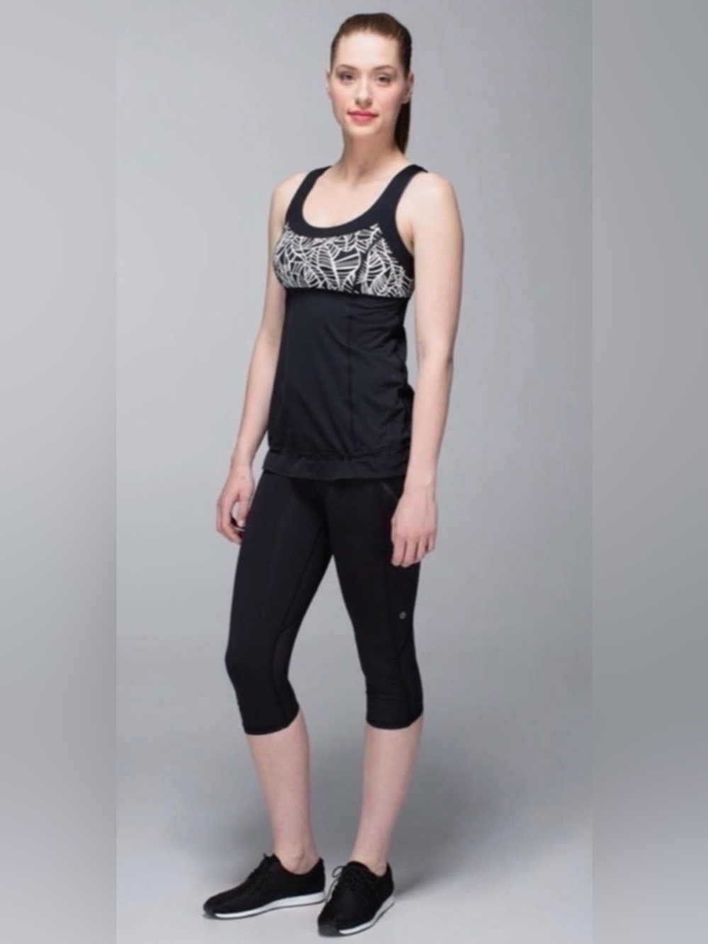 Lululemon Run Ta Ta Topper Shirt Tank Racerback Black White Tropical Leaf 2 XS